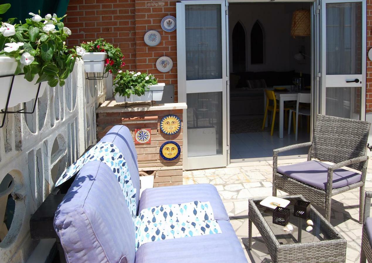 La Casa Sulla Spiaggia Apartamento Nettuno Exterior foto